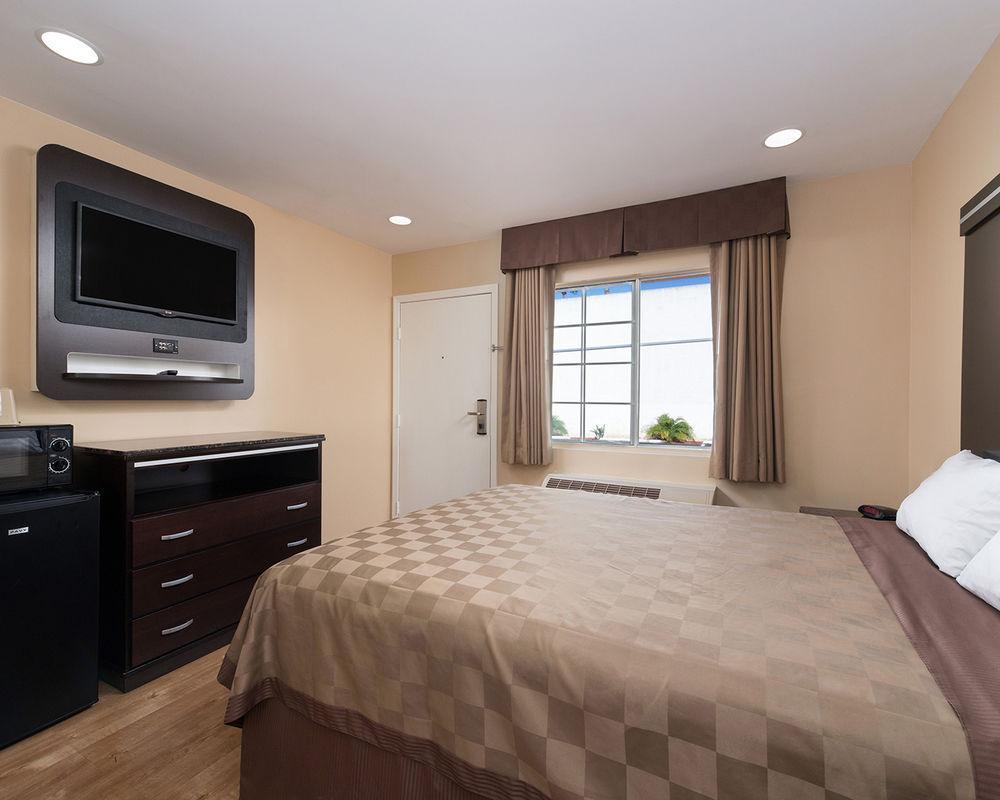 Rodeway Inn & Suites Chula Vista San Diego South מראה חיצוני תמונה
